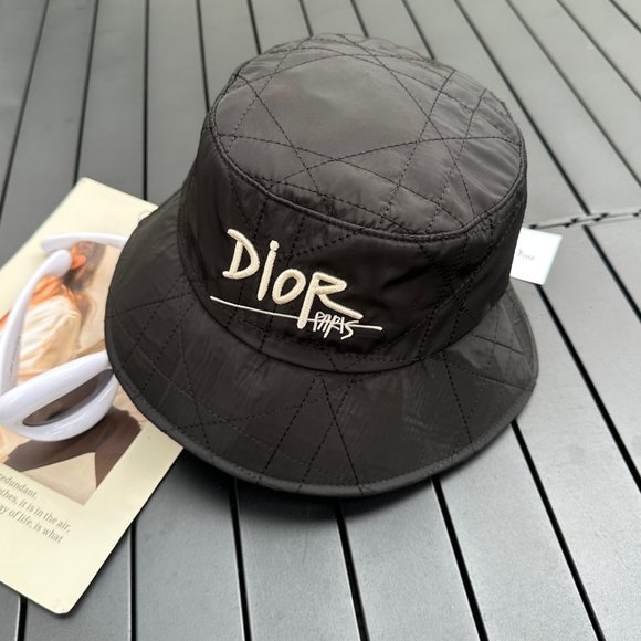 Dior fisherman hat